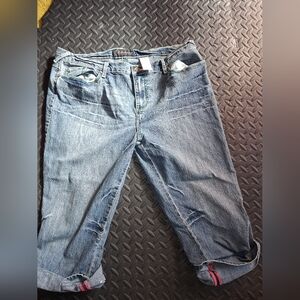 Classic Women's FABULOS CAPRI SIZE 17